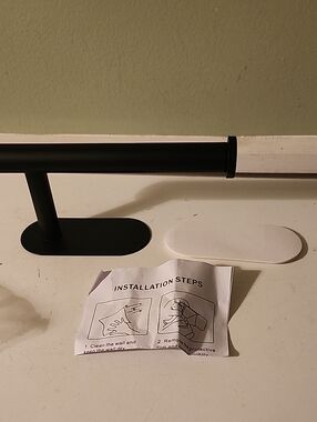 Matte Black Wall-Mounted Toliet Paper Holder